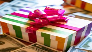 Jak zapakować pieniądze na prezent